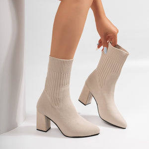 boots in Black with ribbed and stretchy