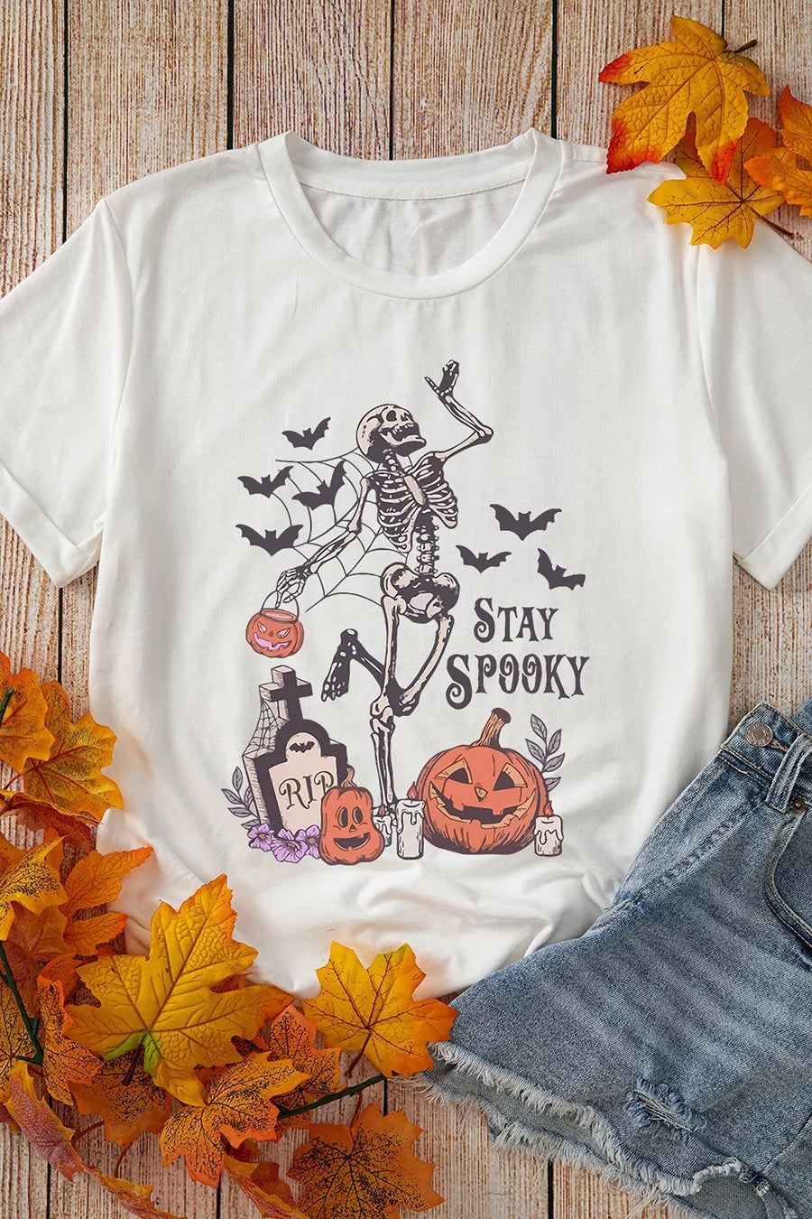 t-shirt in White with graphic-print and oversized