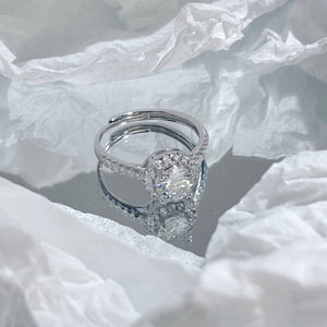 925 sterling silver,Moissanite Carat weight: 1CT Care instructions: Avoid wearin ring in clear with classic silhouette