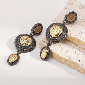 earrings in gold featuring dangle and linear fit