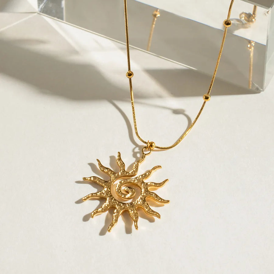 necklace in gold with sun motif and 18K gold-plated
