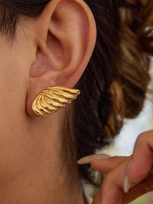 18K Gold earrings in Gold with regular silhouette