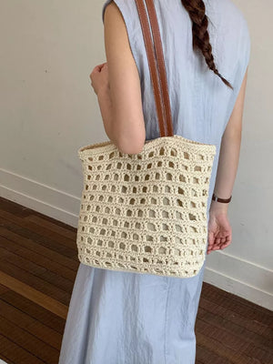 handbag in Cream White with woven construction and medium