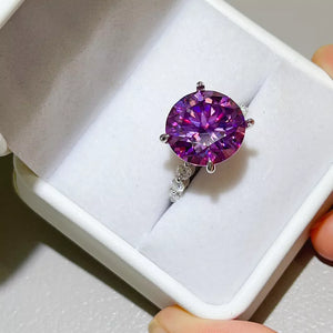 925 sterling silver,Moissanite Carat weight: 10ct Care instructions: Avoid weari ring in silver with jewelry silhouette