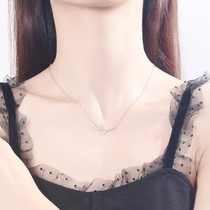necklace in silver featuring adjustable length and straight fit