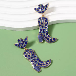 Earrings in gold with rhinestone embellishment and long