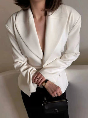 blazer in cream featuring padded shoulders and regular fit