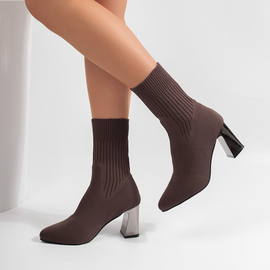 boots in beige with stretchy and ankle-length