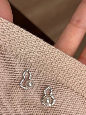 silver earrings featuring pearl detail and geometric