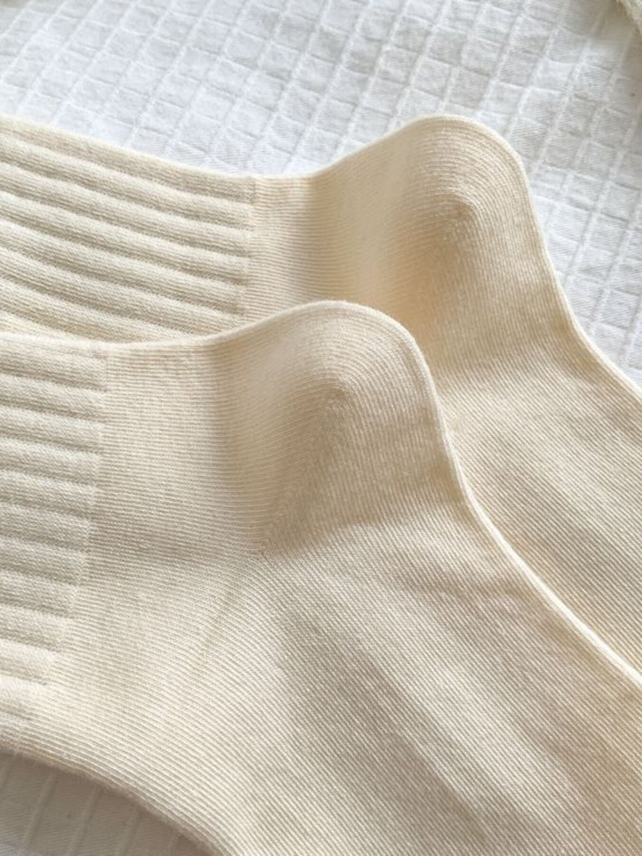 socks in Style C with ribbed knit and crew length