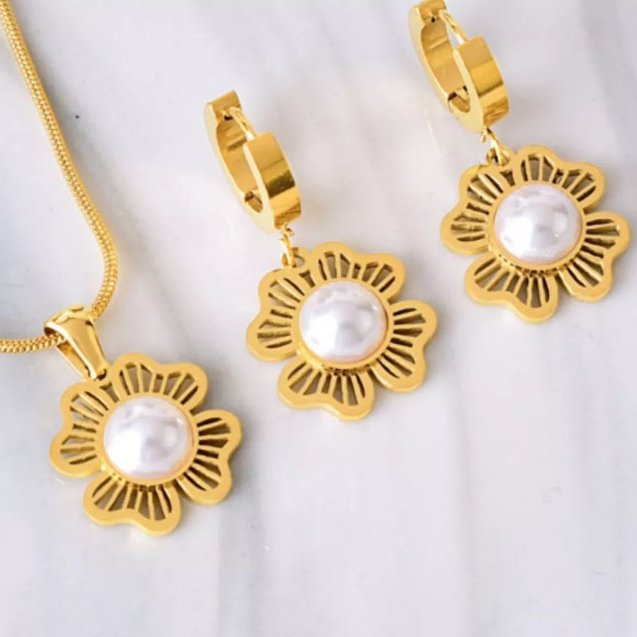 Jewelry Set in Two-piece Set with floral and flower pendant