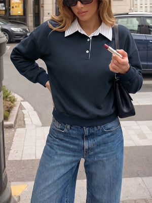 sweatshirt in navy blue featuring buttoned and relaxed fit