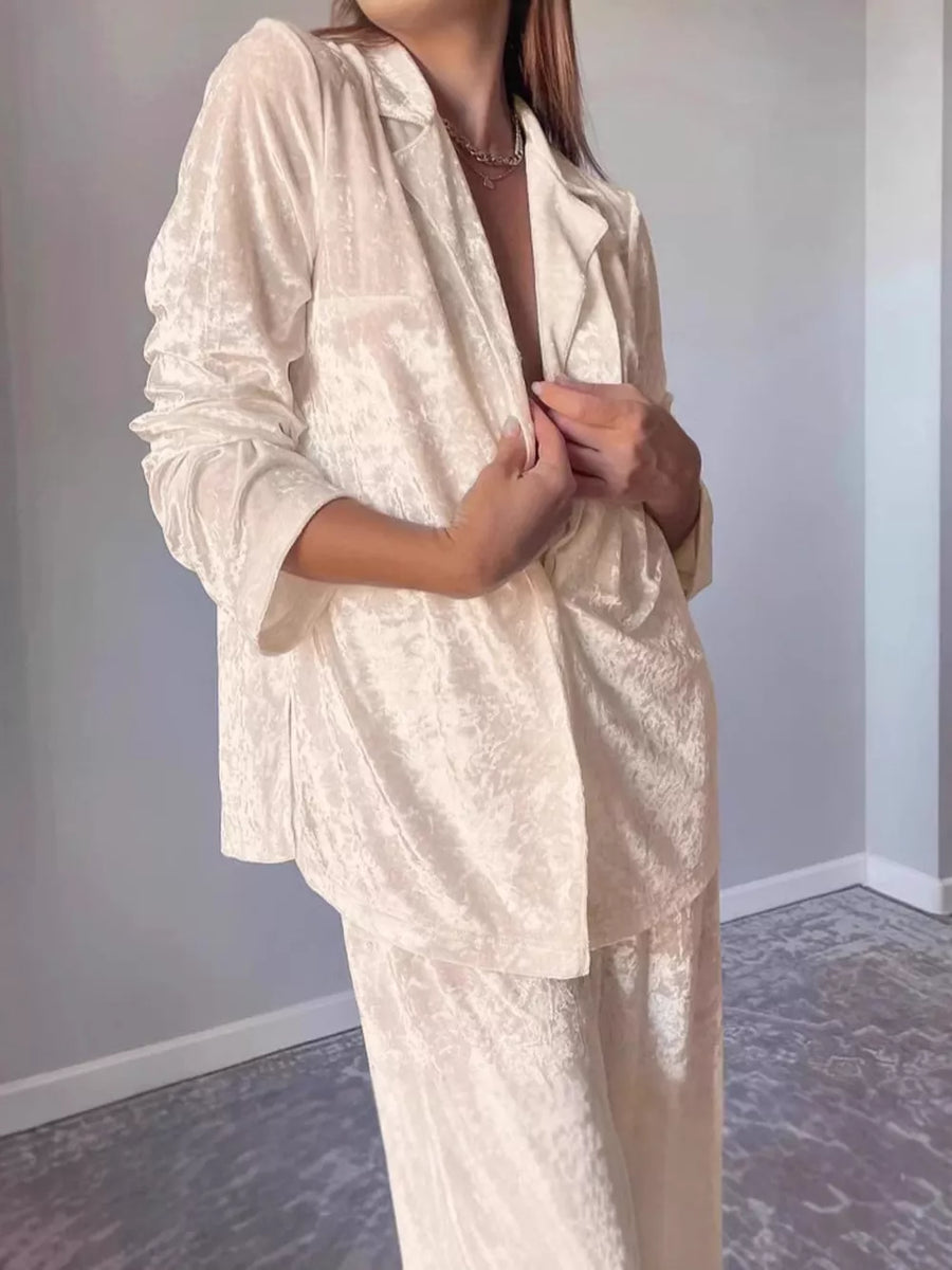 Beige lounge set with hip-length, full-length and button-front