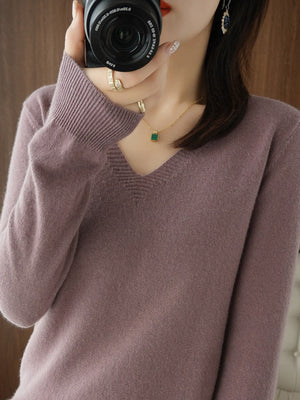 Pink v-neck sweater with ribbed and long sleeve
