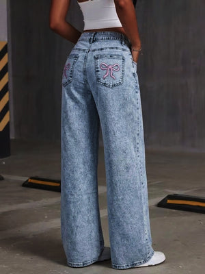 wide-leg jeans in light blue featuring pocketed and wide-leg fit