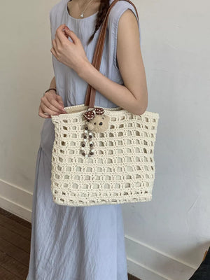 Straw weaving Imported Size & handbag in Cream White with tote silhouette