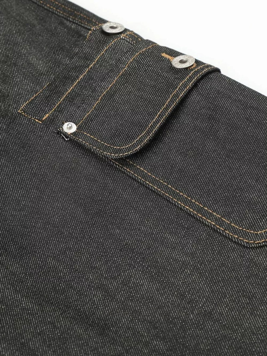 jeans in dark wash denim with buttoned and full-length