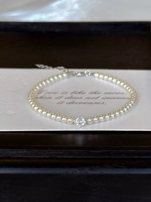 Adjustable Synthetic Pearl Bracelet in White with adjustable