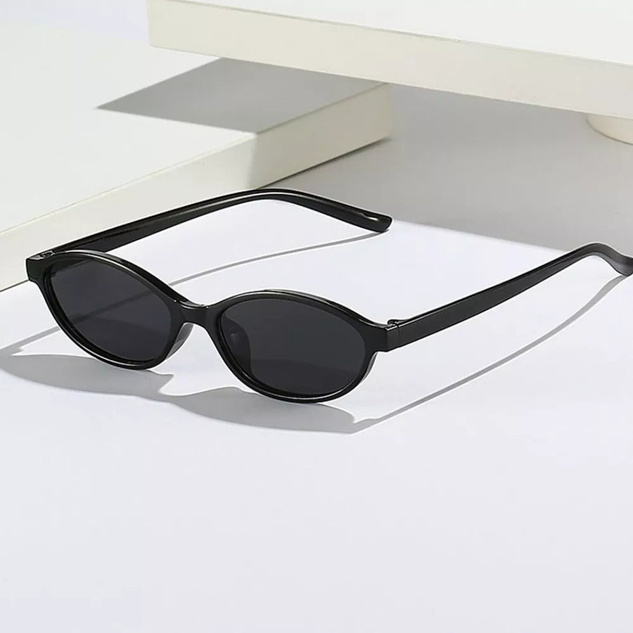 PC Frame material: Polycarbonate Lens material: Polycarbonate Temple material: P sunglasses in Black with oval silhouette