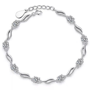 silver bracelet with adjustable length and n/a