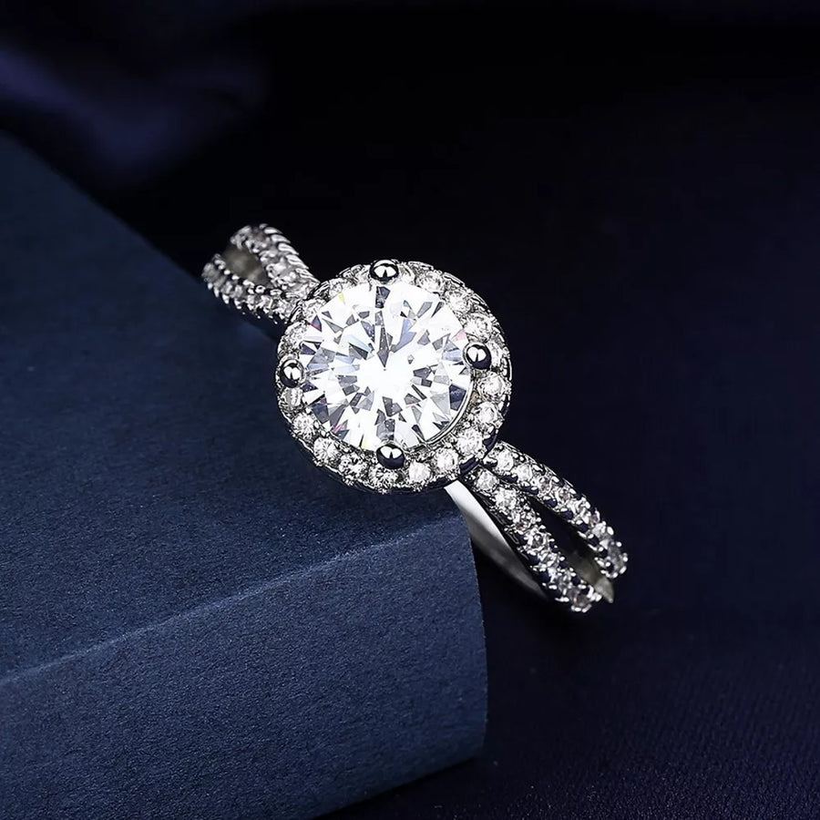 925 sterling silver,Moissanite Carat weight: 1ct Care instructions: Avoid wearin ring in white with round silhouette
