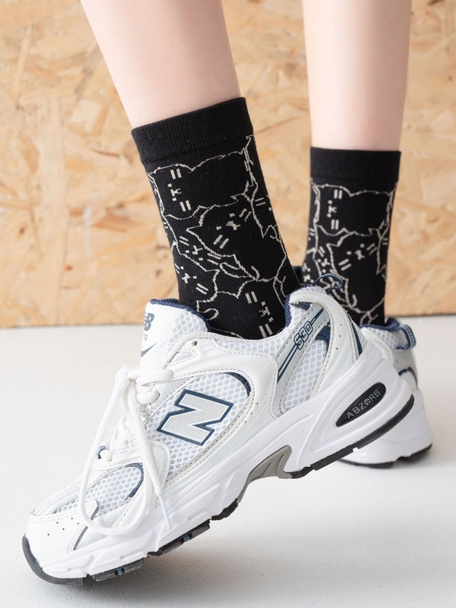 ivory socks featuring ribbed cuff and cat motif