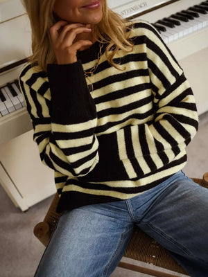 classic pullover sweater in Green And White Apricot with crew neck
