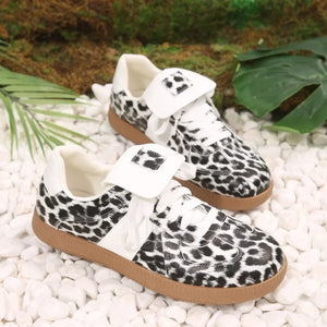 sneakers in Black with leopard-print and lace-up closure