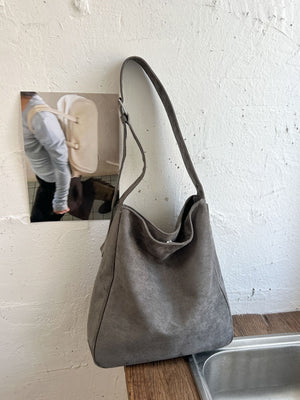 Large Adjustable Strap Crossbody Bag in Black with adjustable straps