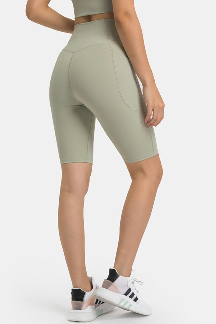 Sage V-waist pocketed performance biker shorts with a seamless back and side pockets.