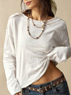 t-shirt in ivory featuring exposed seam and relaxed fit