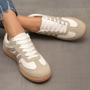 sneakers in ivory featuring round toe and regular fit