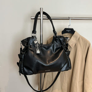 shoulder bag in black