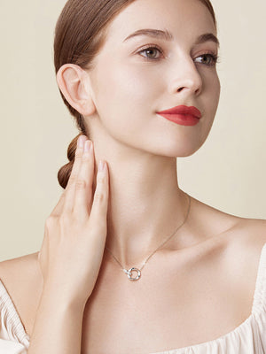 necklace in silver with pendant and collarbone length