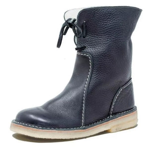 boots in black featuring round toe and regular fit