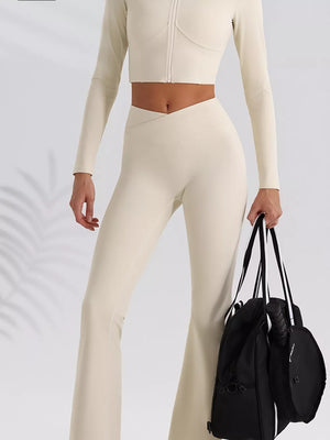 activewear set in Black with v-neck and sleeveless
