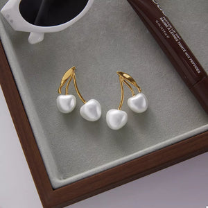earrings in ivory featuring 18K gold-plated and regular fit