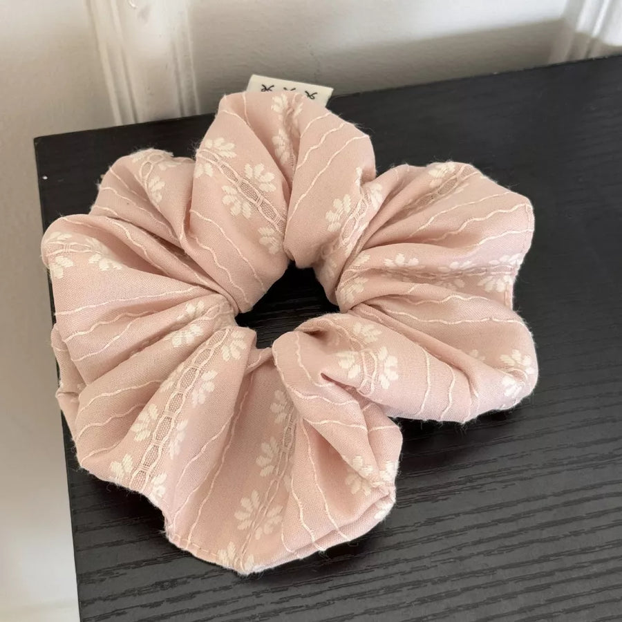 ivory scrunchie featuring 6-piece set and plaid
