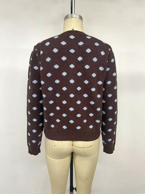 cardigan in brown with buttoned and cropped