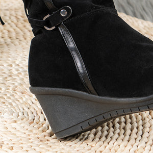 boots in Brown with faux fur lined and knee-length