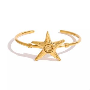 bracelet featuring starfish motif in Gold with 18K Gold-Plated, Stainless Steel Care instructions: Avoid wearing during