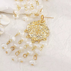 18k Gold-plated Dangle Earrings With Synthetic Pearl in gold with dangle design