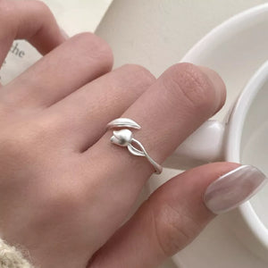 ring featuring floral in silver with Platinum-Plated,925 sterling silver Care instructions: Avoid wearing during exer texture