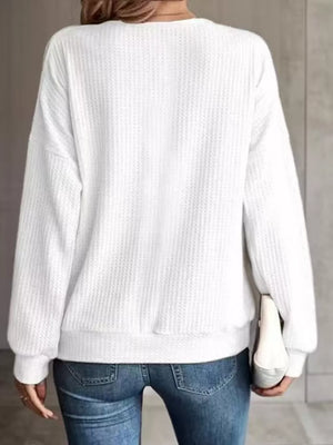 White relaxed t-shirt with round neck