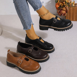 loafers in black featuring round toe and platform fit