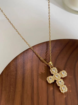necklace in clear with inlaid zircon and collarbone length
