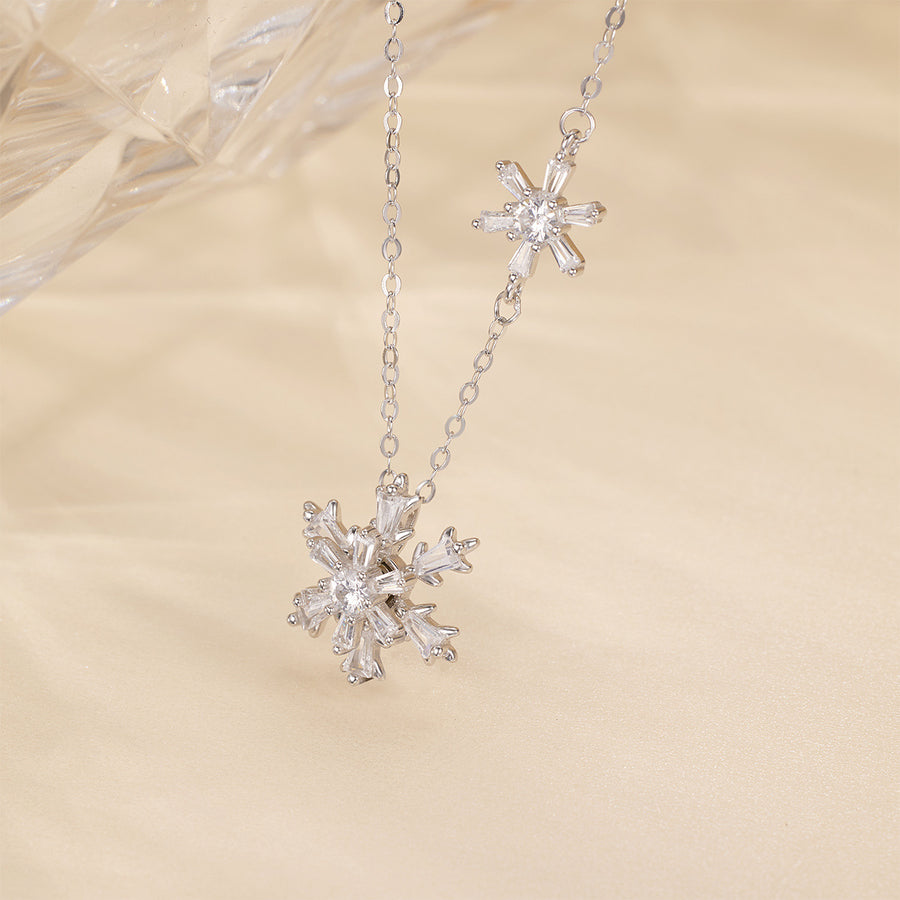 Silver necklace with 15.7 inches and clasp