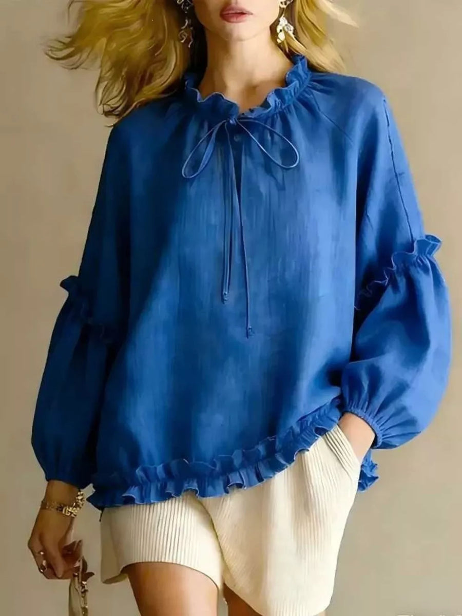 blouse in White with round neck and balloon sleeve