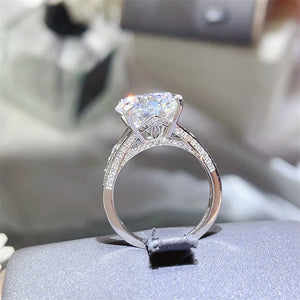 silver ring with null and null
