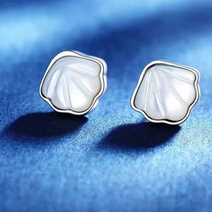 earrings in silver featuring shell motif and fitted fit